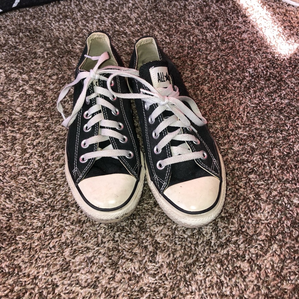 LIKE NEW black low top converse